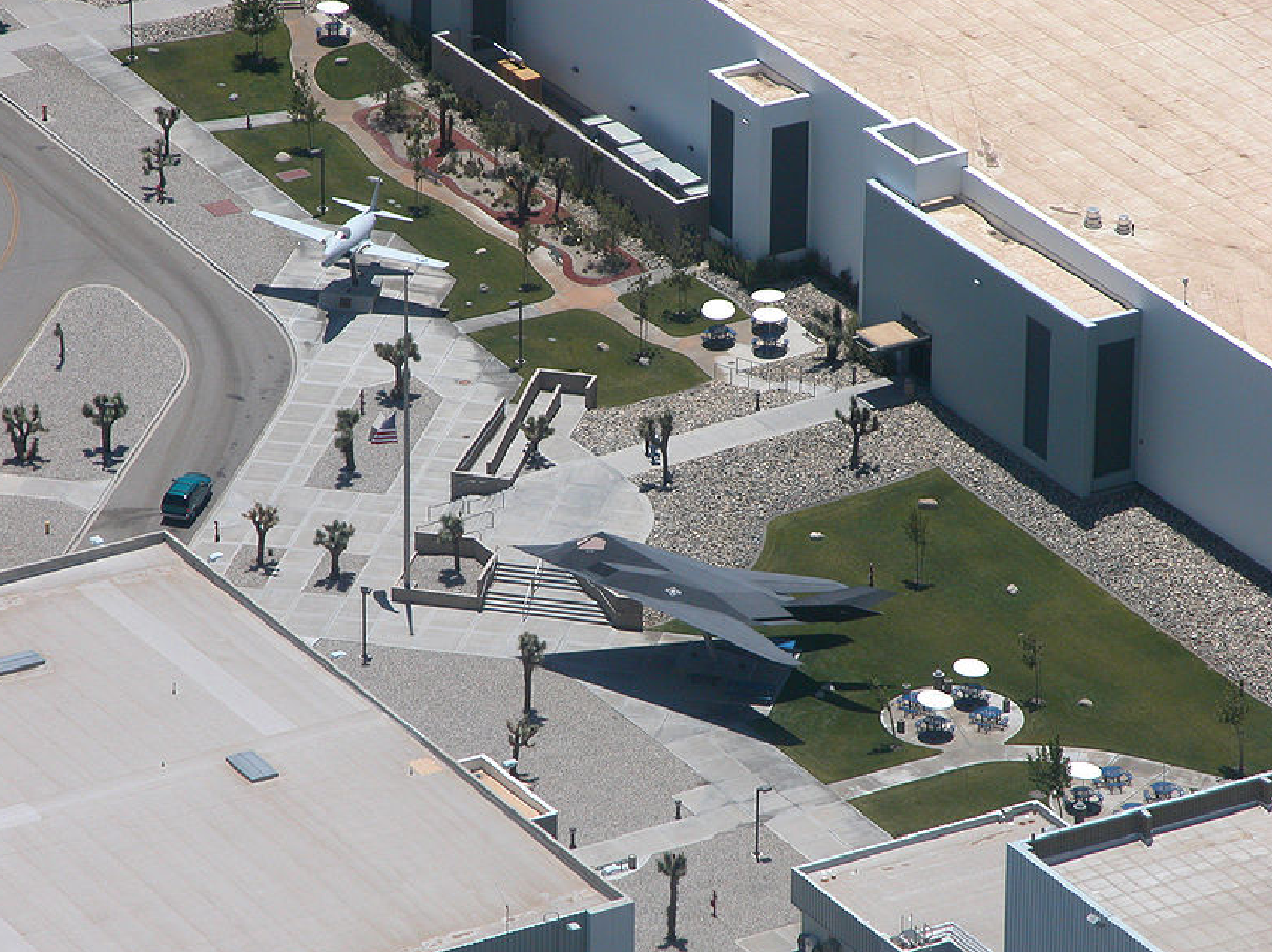 参与f22,f35研发,"臭鼬工厂",究竟是一个什么样的神秘组织?