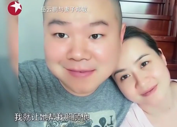 岳云鹏老婆带女儿去德云社，化淡妆戴名牌耳环，遭粉丝围观人气高