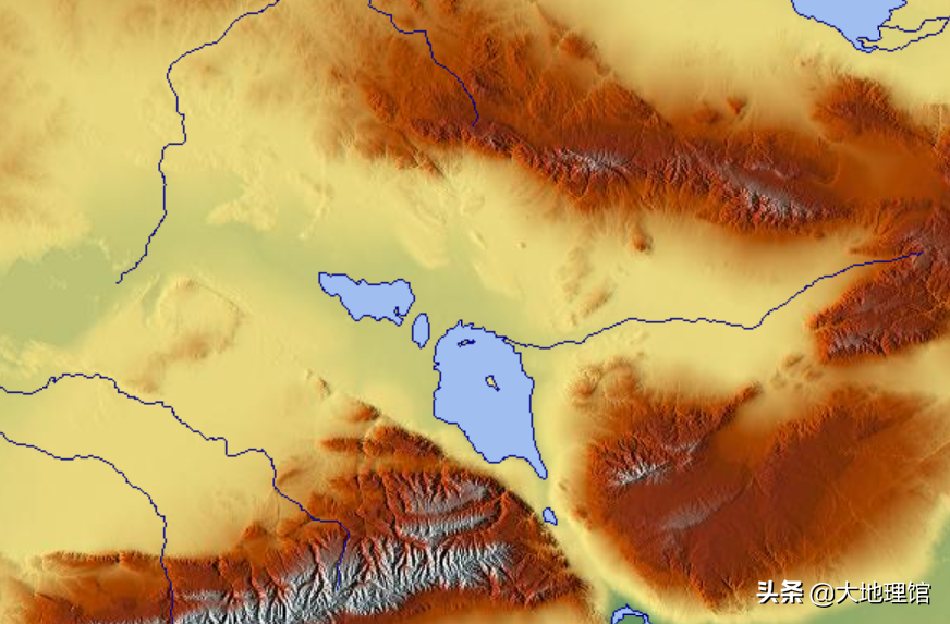 紧邻斋桑湖盆地,位于其东部,盆地原属中国 1860年《中俄北京条约》和