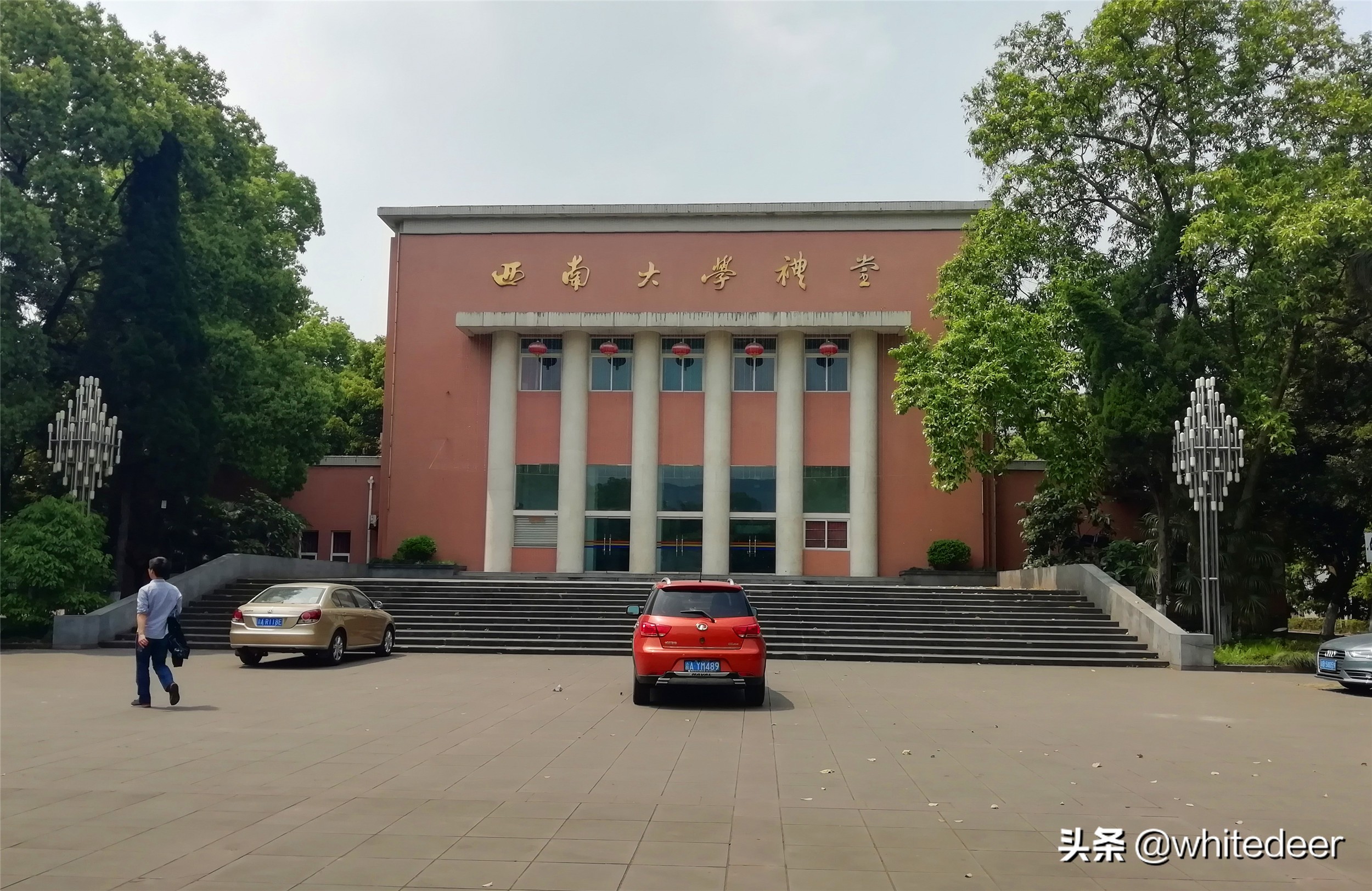 很早就听说重庆 西南师范大学 的校园很美,到位于重庆北碚的校区,的确