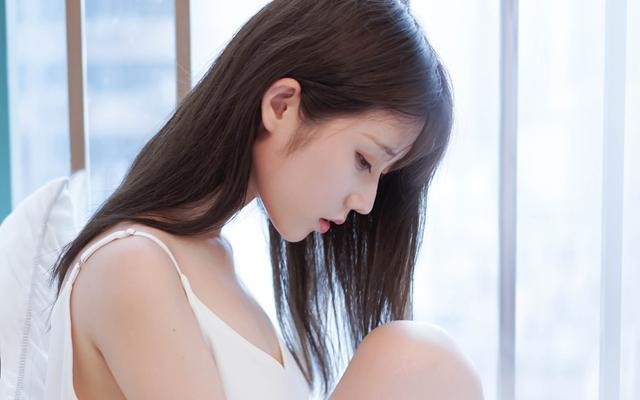 浙江18岁校花坚持白天不穿“内衣”，一年以后，发生了这几个变化