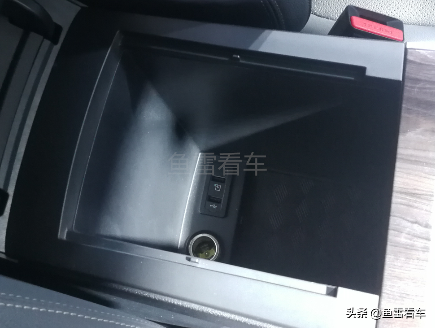 一排最爽，二排尚可，三排凑合，车展零距离体验奇瑞星途VX空间