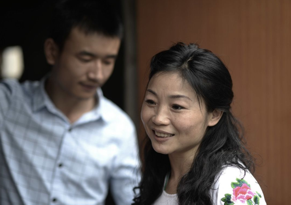 2016年,重庆23岁小伙闪婚46岁李良友,5年过去恩爱如初