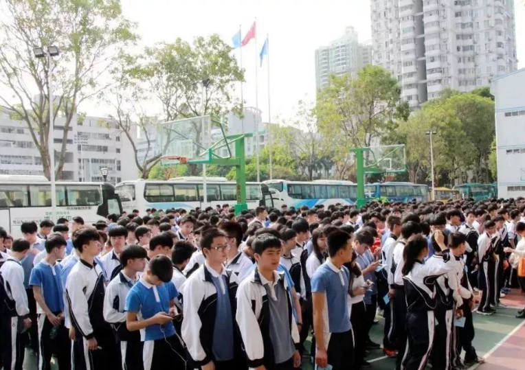 民办学校可能凉了？中小学要“民转公”，那私立老师要何去何从？