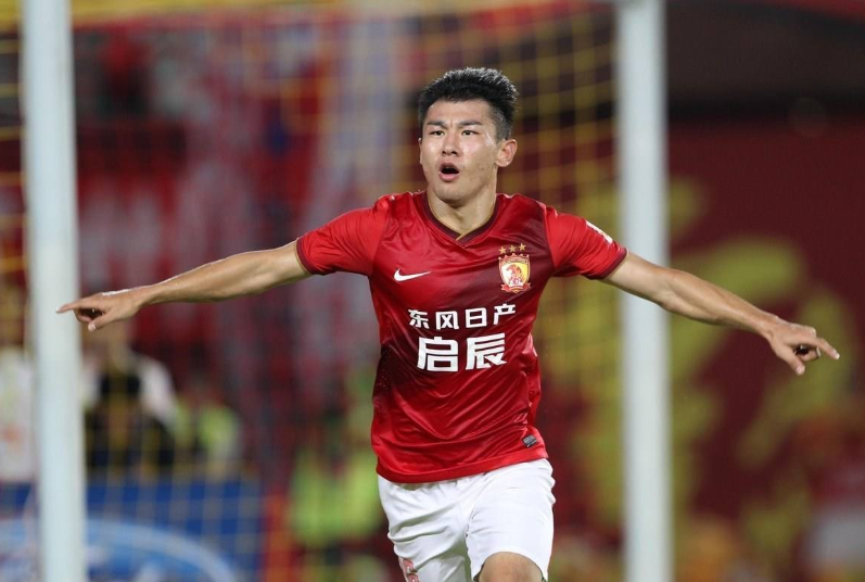 中超球员为什么被称为汉超（因学画画“误入”足球体坛，24岁成为中超金靴，如今因违法被开除）