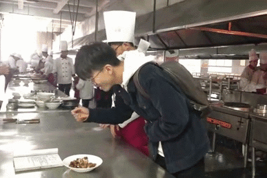 从“挑战清北”的山东蓝翔技校看，中国制造业需要向德国学习什么