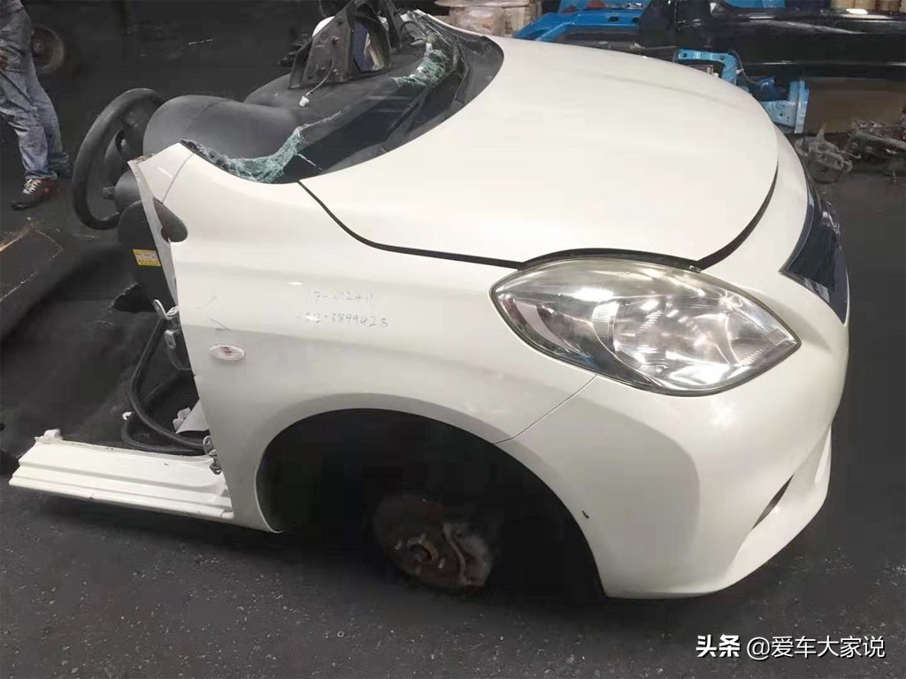 汽车钣金修复收费标准：剐蹭变形维修价格详解