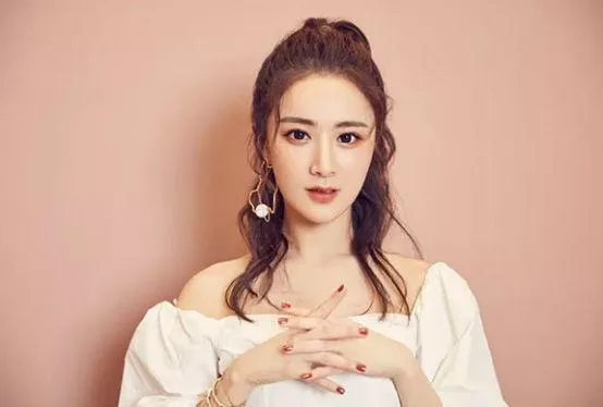 【法治热点早知道】单亲妈妈逼迫12岁女儿学大学英语，多次殴打体罚甚至用烧热的锅铲将其烫伤，外婆出手了