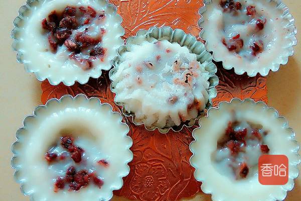 学校门口的热门小吃，要排队才能吃到，一个1元钱，好吃又不贵