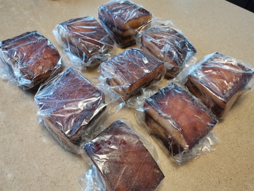 这种烤箱版的腊肉就做好了.