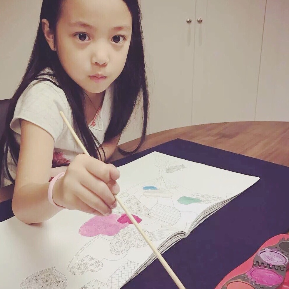 港媒曝光赵薇儿女近况,11岁小四月已去向不明,22岁继子或在英国