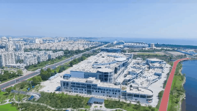 来荣成读大学：在蓝天碧海间绽放最美青春