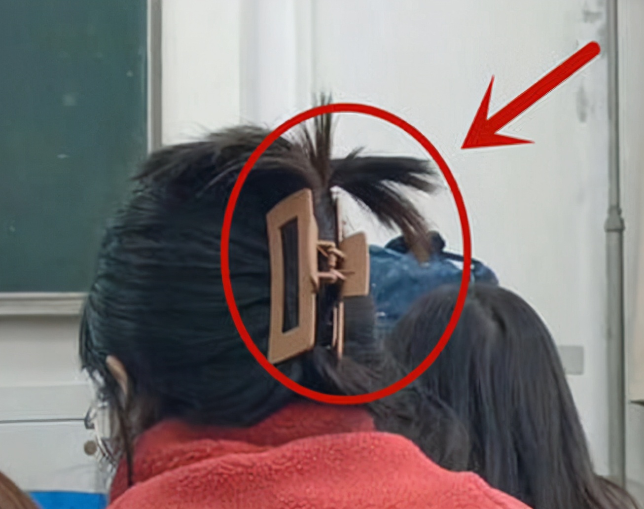 当代女大学生发型鉴赏，自以为引领潮流趋势，实则更像70后大姨