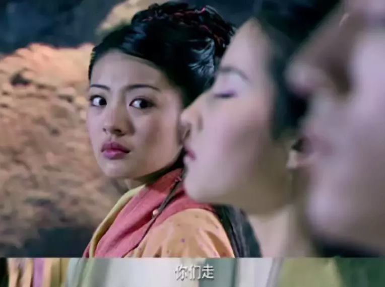 《仙剑》幕后：安以轩吻戏拍20遍，胡歌险被开除，何炅错过李逍遥