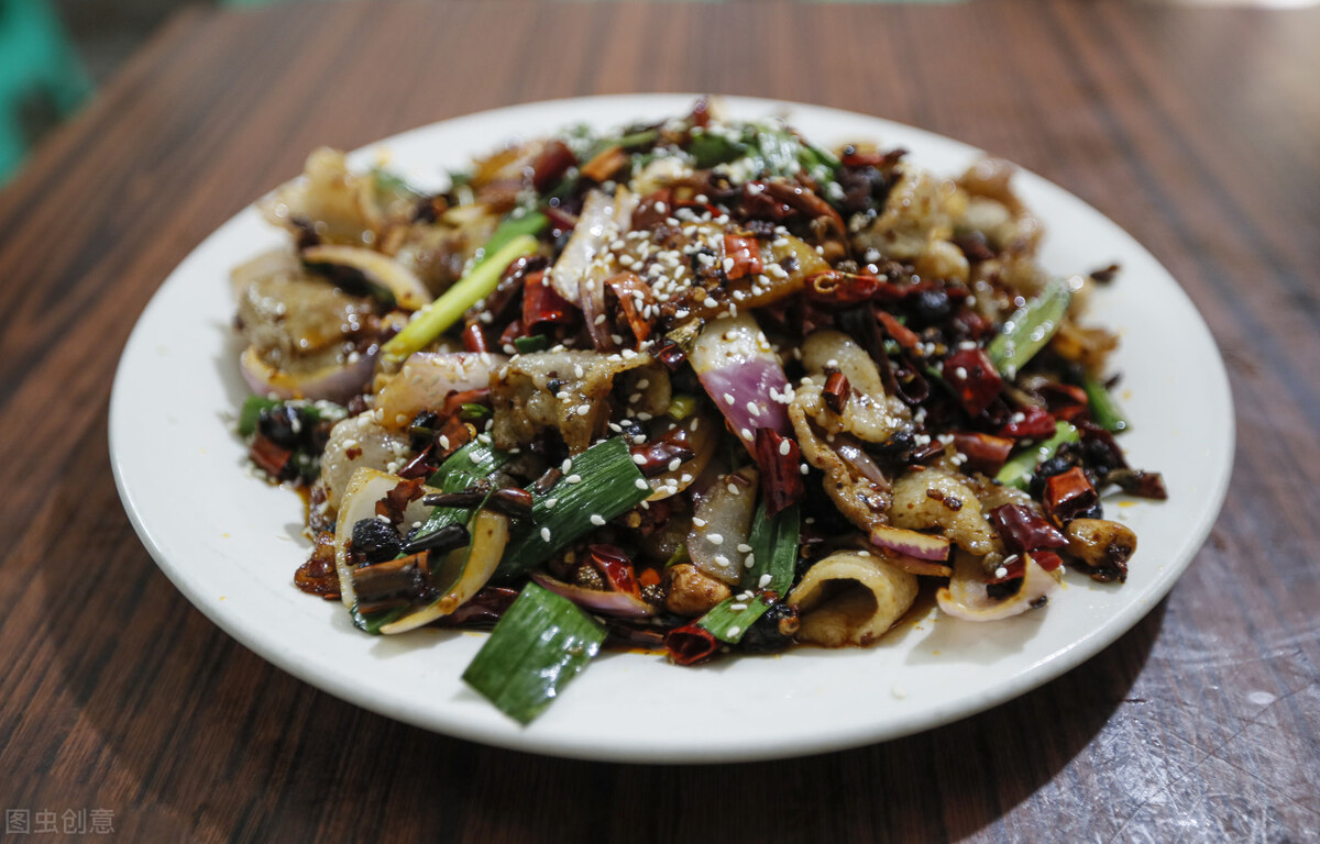 “羊排9.9元，啤酒免费喝”，一年盈利189万，这生意策略值得借鉴