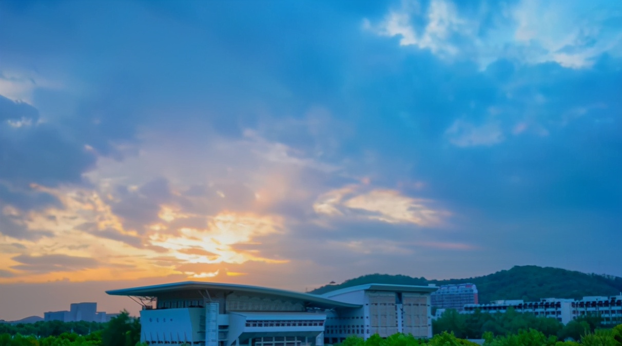 亮相国际、狂揽超5万奖学金！南师大学霸扎堆，还都保研清华等名校！