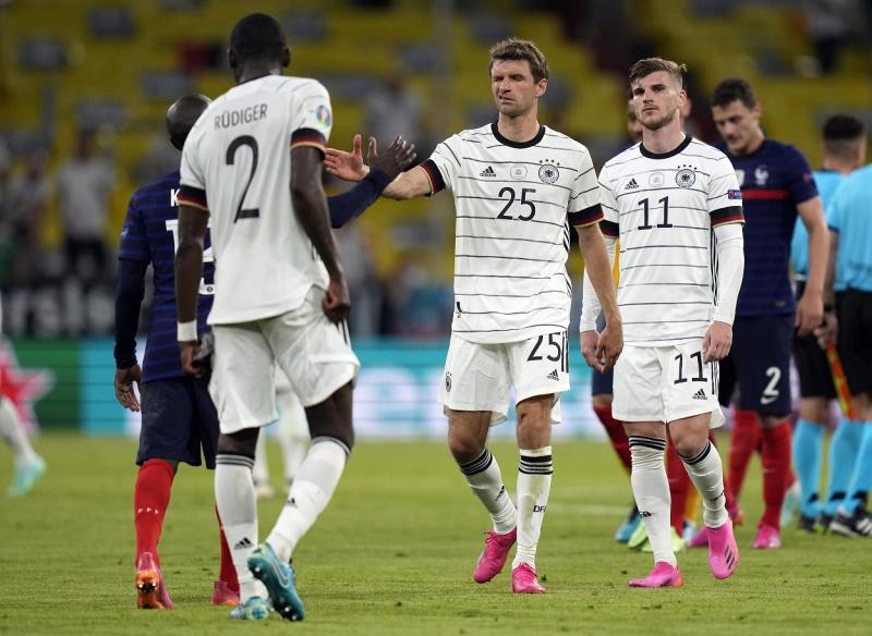 2014世界杯上的尴尬（尴尬！欧洲杯世界杯连遭“开门黑”，德意志战车这么快就“缺油”了？）
