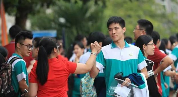 新高考实施第一年，两科老师已经感受到“生存危机”，面临下岗