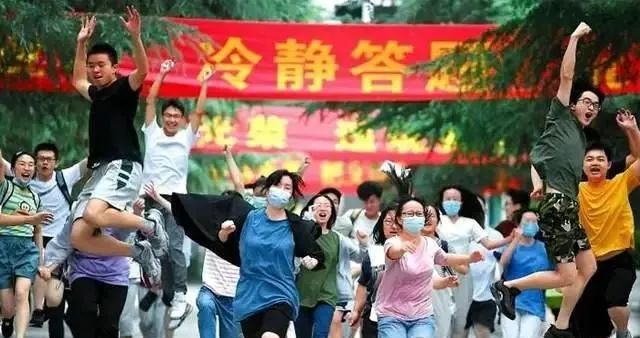 盘点历年高考全国卷作文题：45年，满满的时代印记