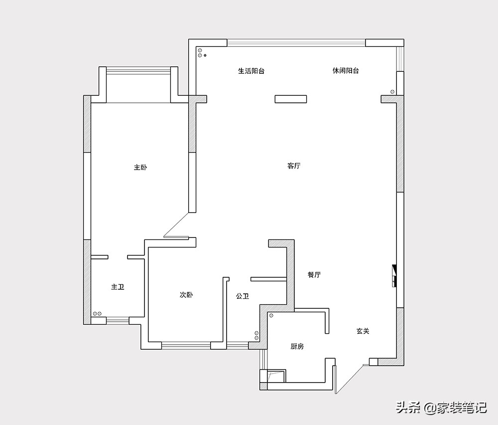 她家虽然只有100㎡，但是功能齐全，色彩搭配舒适，是理想住宅