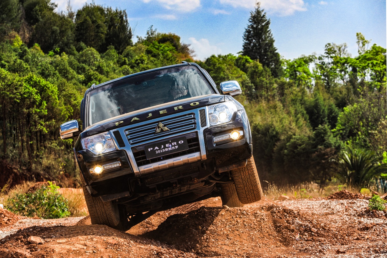 春城试驾2019款进口三菱帕杰罗