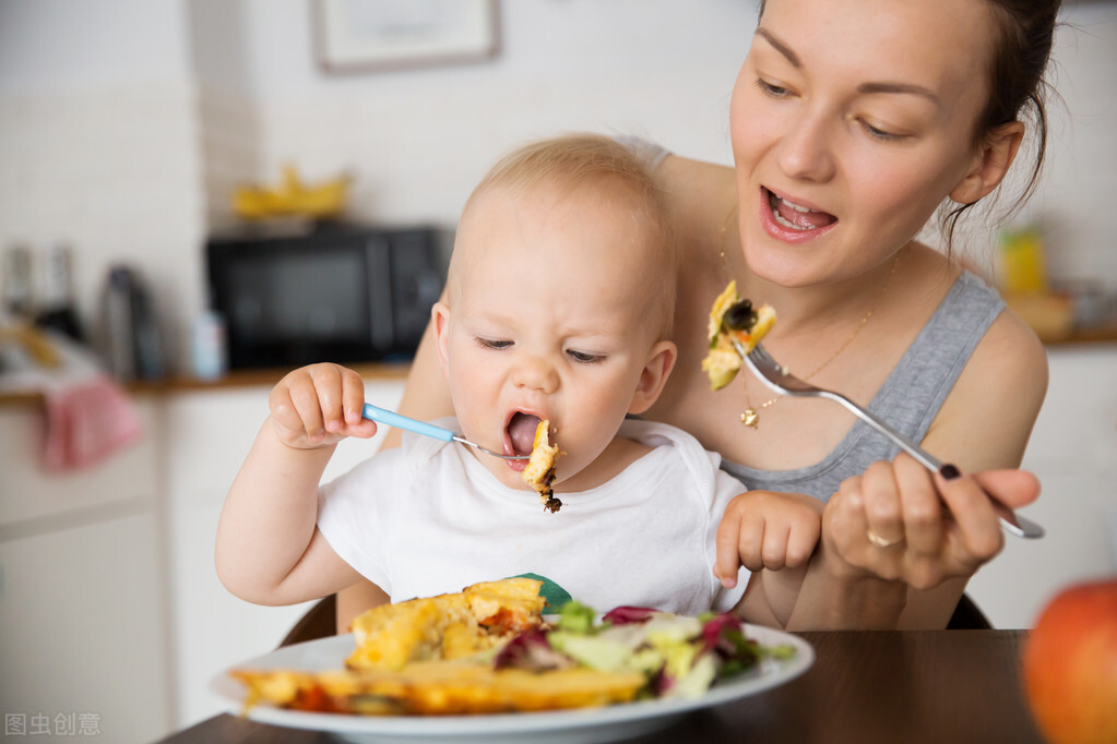 辅食什么时候添加？看了专家的意见后，我决定问问孩子的想法