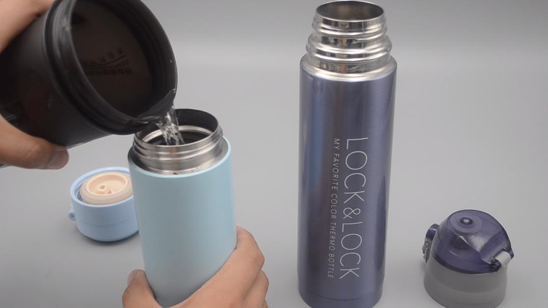 保温杯应该怎么选？教你一个小技巧，轻松买到好用又不贵的保温杯