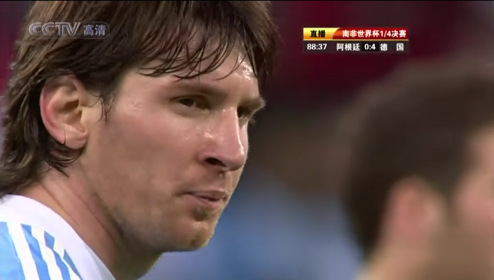 梅西阿根廷南非世界杯(一场4-0让两个球王都哭了！世界杯经典一战，梅西眼神无助)