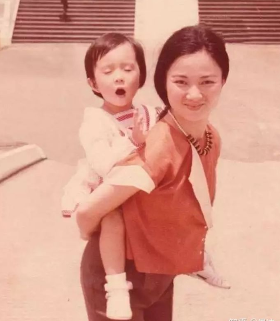 《家有仙妻》30年，男主们出轨吸毒，三大美女退圈最惨女儿被撕票