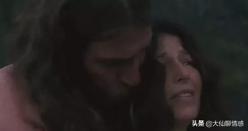 离奇失踪的22岁哈佛学生，死在了一辆废弃巴士里——《荒野求生》