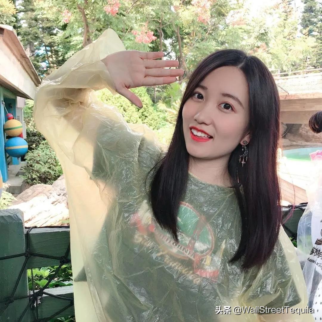 从娱乐圈到电竞圈，这个北大学姐有点性感