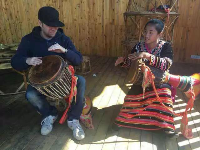 一个英国人的入滇记：捧红山人乐队，14年力撑云南少数民族音乐
