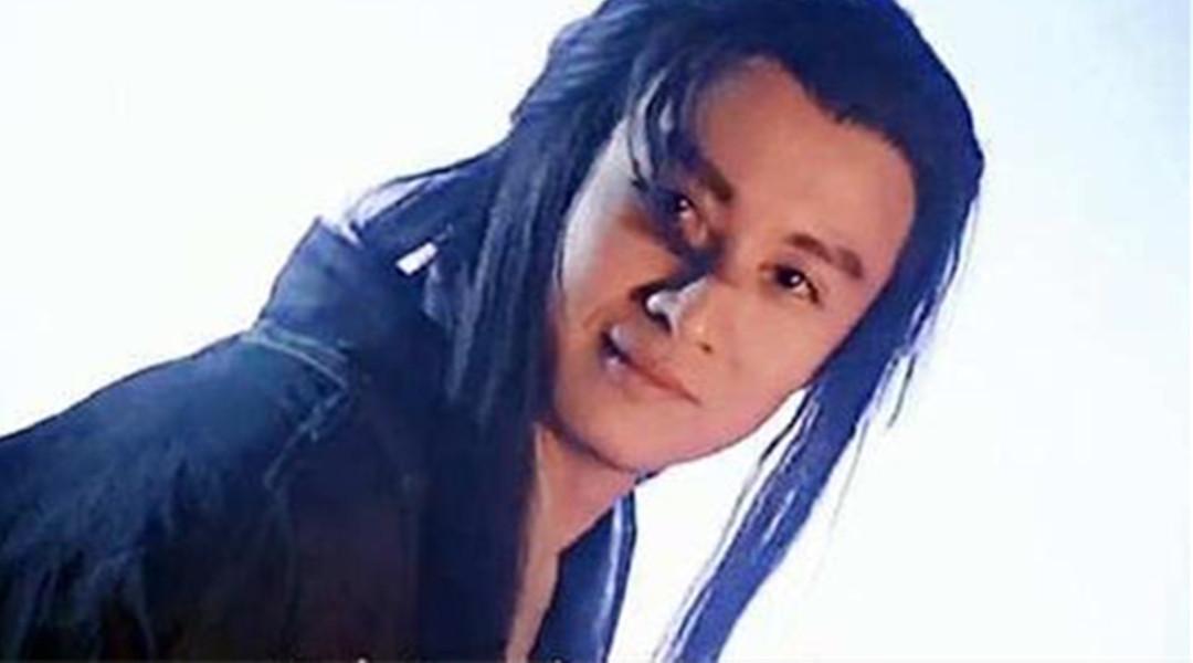 当年在《家有仙妻》里饰演一个自命风流处处留情的花心男人沈公子,戏