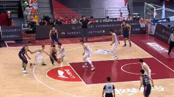 cba哪個球員有只假眼（一個眼神騙過3人，1打4戲耍福建整條防線，對不起，他只有20歲）