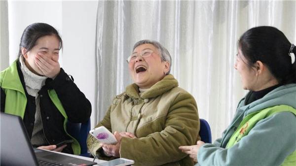 家里没有电脑，高考填报志愿怎么办？不用去网吧在家就能操作