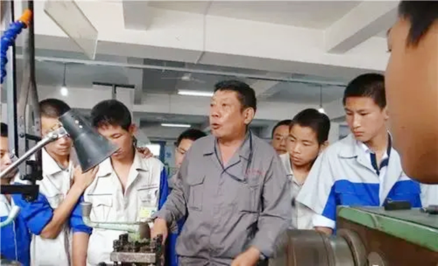 9年前，那个高考660分从北大退学读技校的周浩，如今怎么样了？