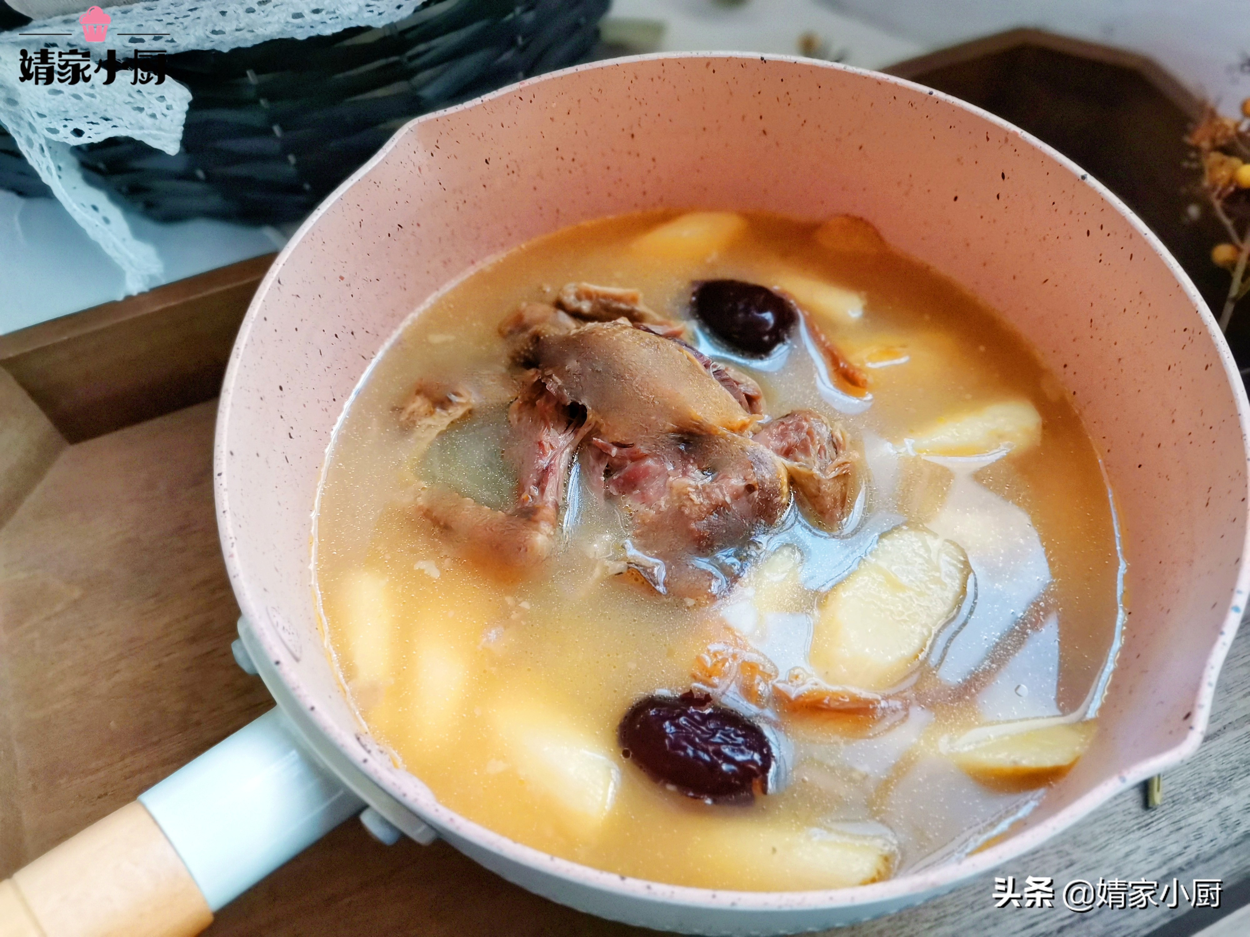 “鸽子汤”怎么炖才最滋补，掌握这个做法，肉嫩汤鲜营养翻倍