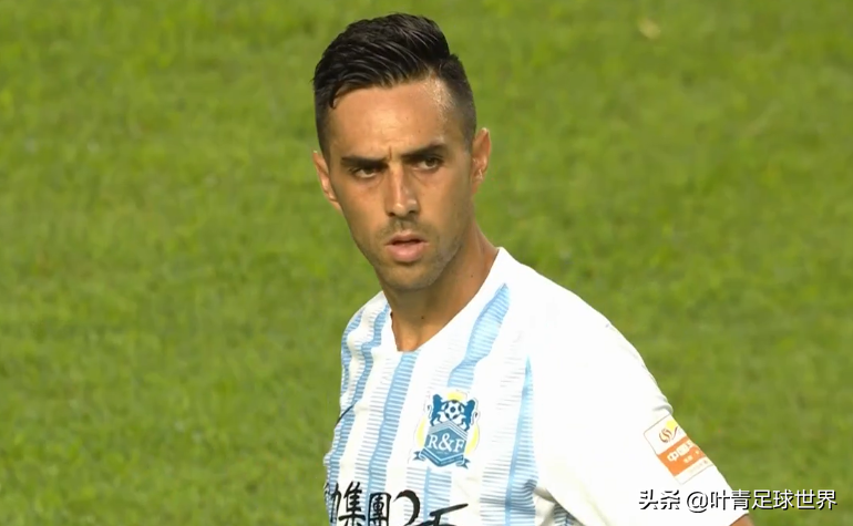 韦世豪头球破门（韦世豪失点74秒后疯狂爆发！世界波打死角，挥拳庆祝中超第7球）-趣拿体育