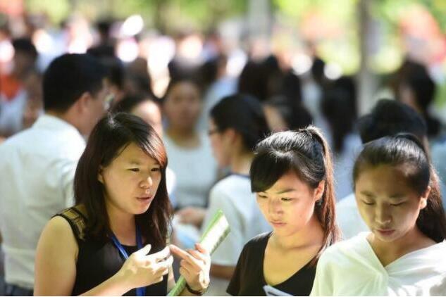 本科学历逐渐“白菜化”，二本毕业生工作难寻，还有好出路吗？