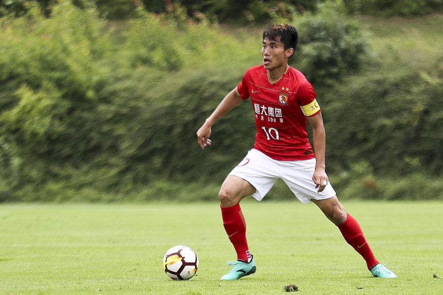 羽毛球运动量排第几（国人最喜爱体育项目羽毛球居榜首，篮球第四足球仅第九这科学吗？）