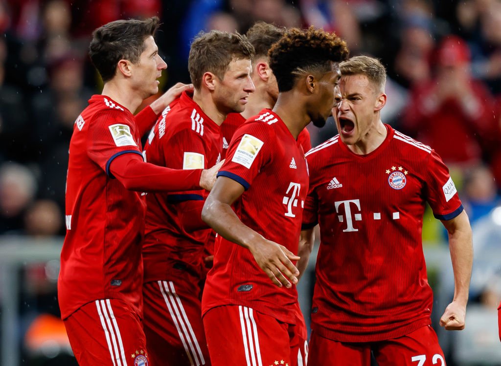 拜仁成德甲首支连续三场打进5球的球队)