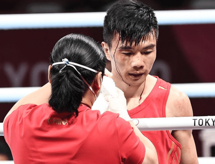 哥伦比亚日本拳击比赛视频（脸都不要了！日本拳手被KO躺轮椅晋级，一路保送遭多国拳手抗议）