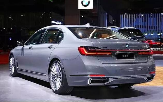 跌破70万,奔驰s级开始有点慌了,大降价让宝马新7系难逃真香定律