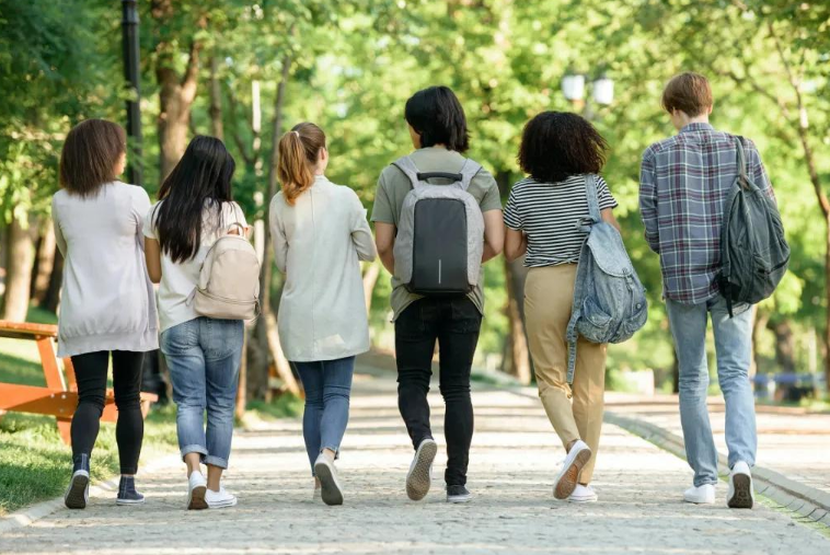 教育部出手，将严厉打击“高考移民”，跨省买房的家长别瞎折腾了