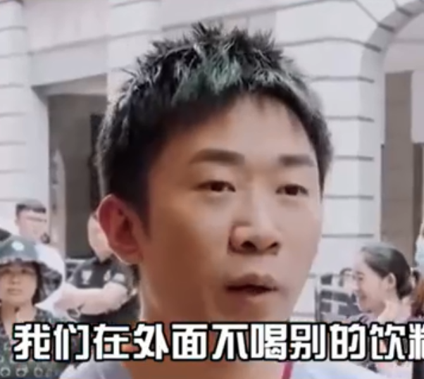 杨迪从数学9分到爆红：揭秘他的逆袭成名之路