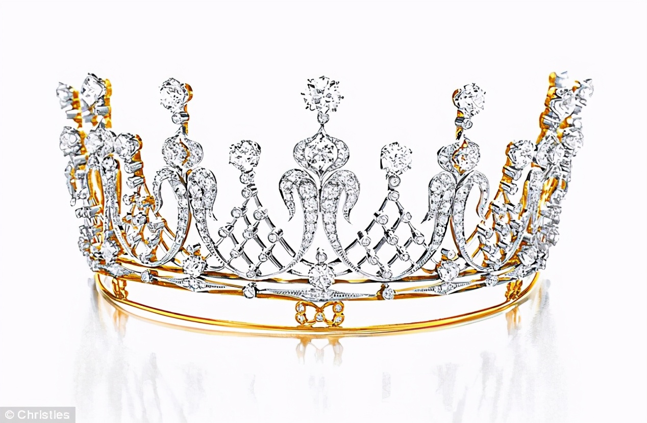 伊朗末代美艳王后！国王宠翻送天价珠宝，却因无法生育被流放