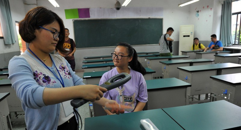 当老师不轻松，当高考的监考老师更难，高考监考之苦无法一语道清