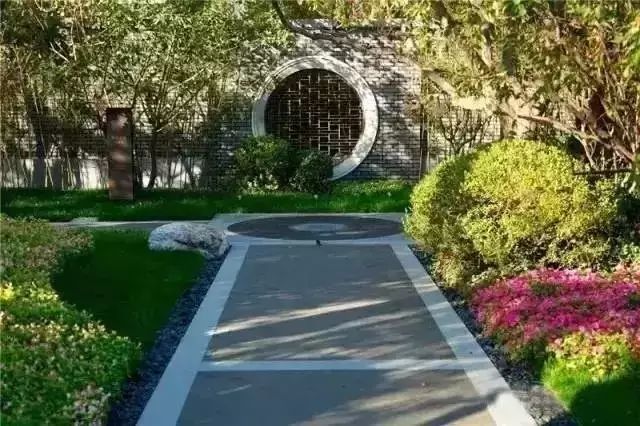借用古典的手法，打造现代中式庭院