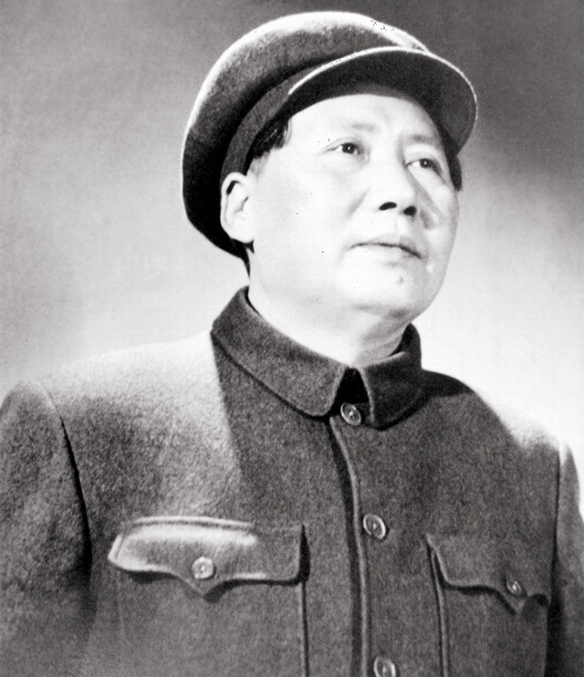 毛主席递烟给朋友，发现只剩一支烟，主席一个自然动作展现高情商