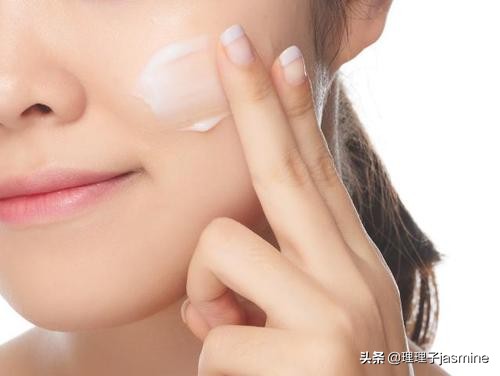 用护肤品总是出现搓泥现象，原因是护肤品质量太差吗？